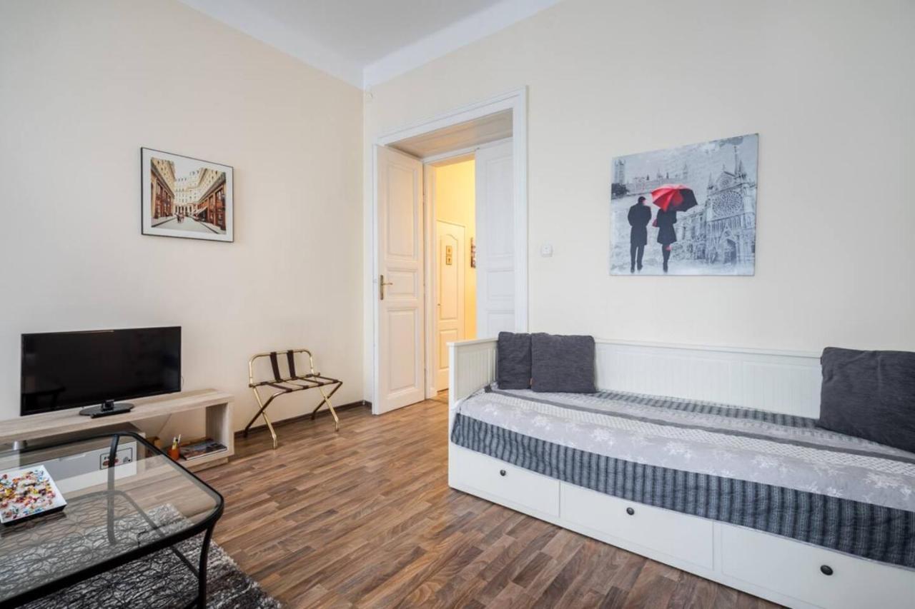 בודפשט Pyvo Street Home With Balcony By Nw מראה חיצוני תמונה