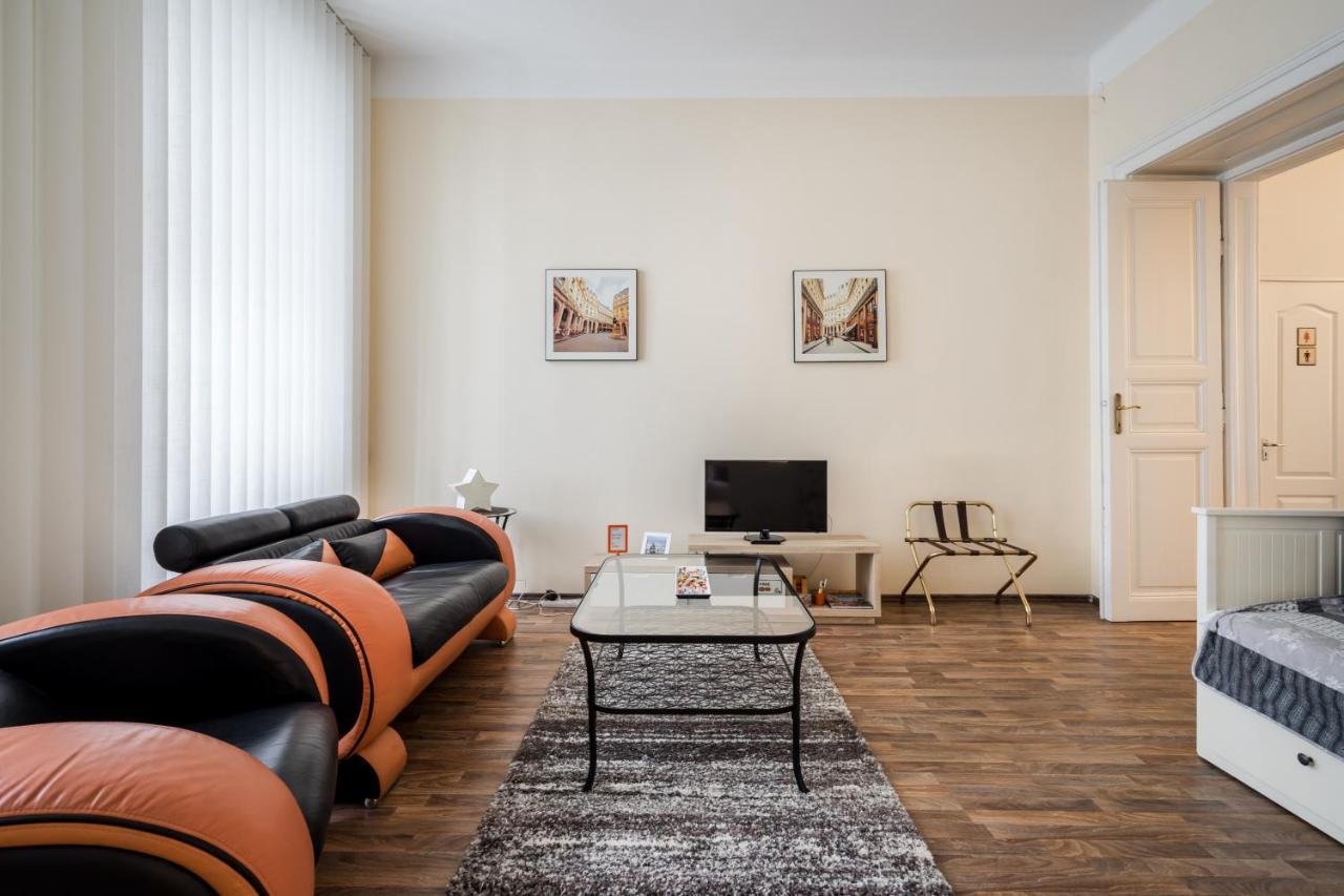בודפשט Pyvo Street Home With Balcony By Nw מראה חיצוני תמונה