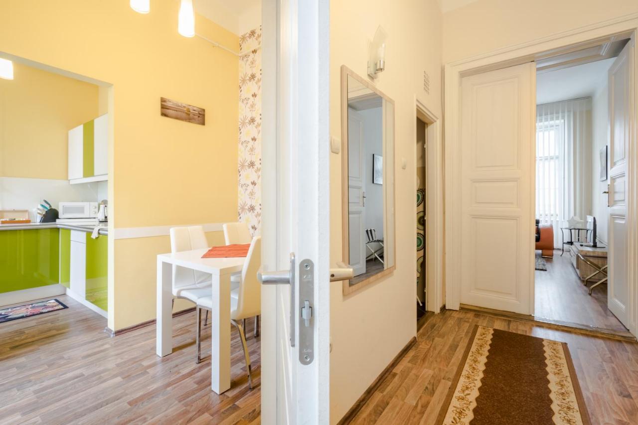 בודפשט Pyvo Street Home With Balcony By Nw מראה חיצוני תמונה